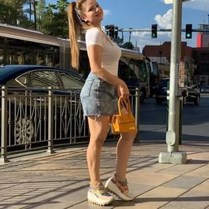 Meet your Posher, Eneida